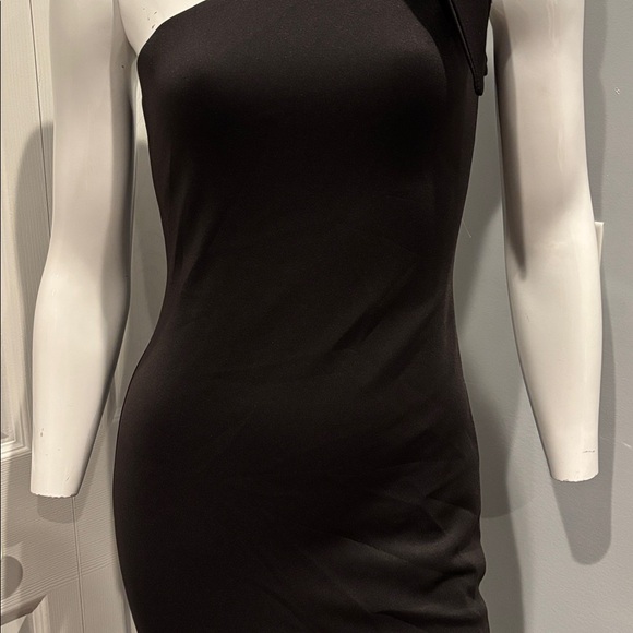 NWOT Betsy & Adam “Daisy” one shoulder ruffle gown - Picture 7 of 14